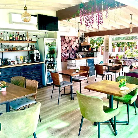 Alojamento de Acomodação e Pequeno-almoço La Sul Garda